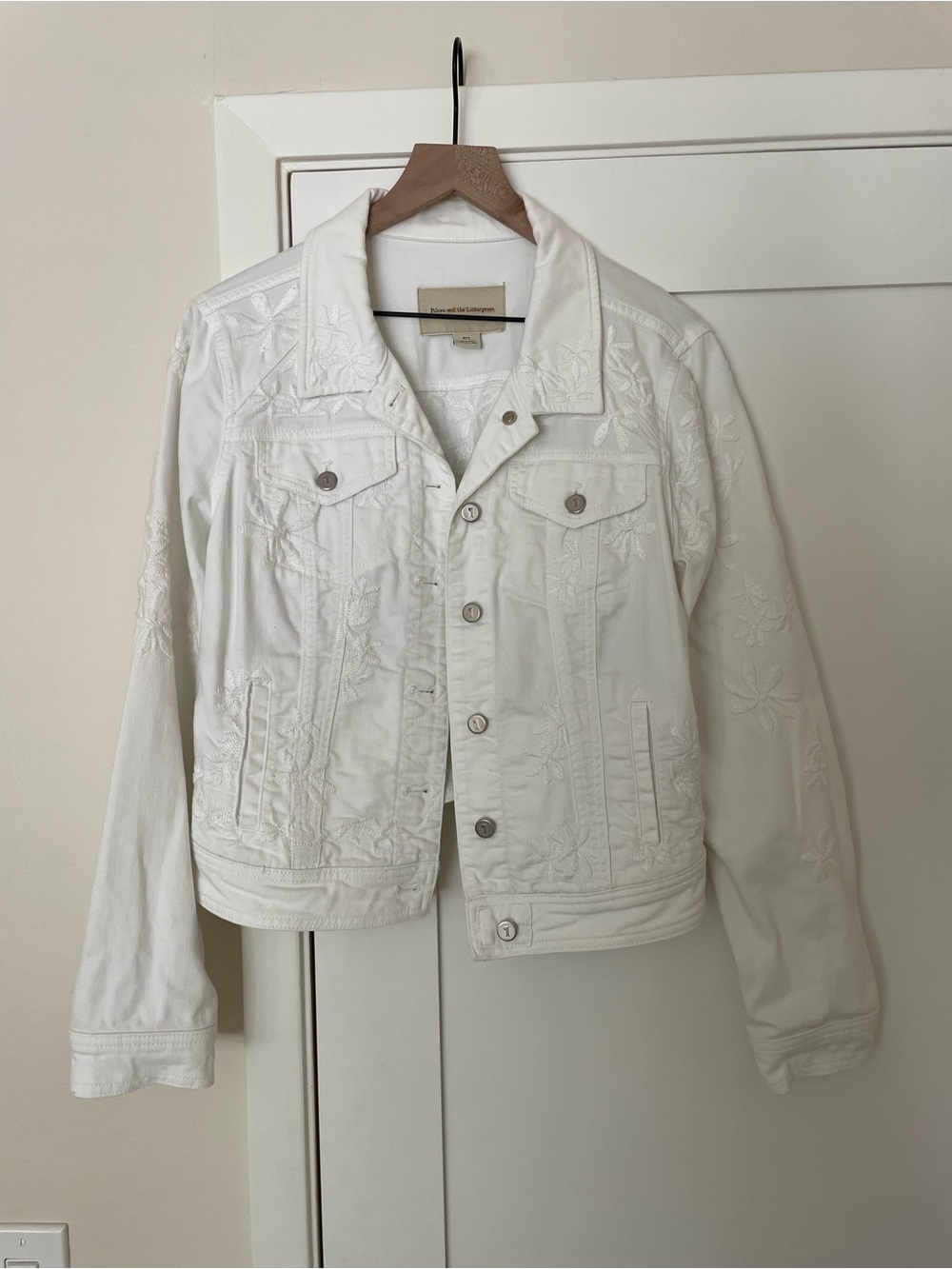 Anthropologie Pilcro and the Letterpress White Floral Embroidered Denim Jacket